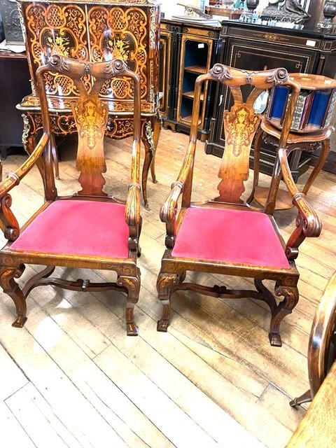 Pair of Arm Chairs/22100301014