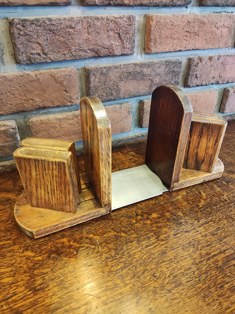 Bookend/23129910018