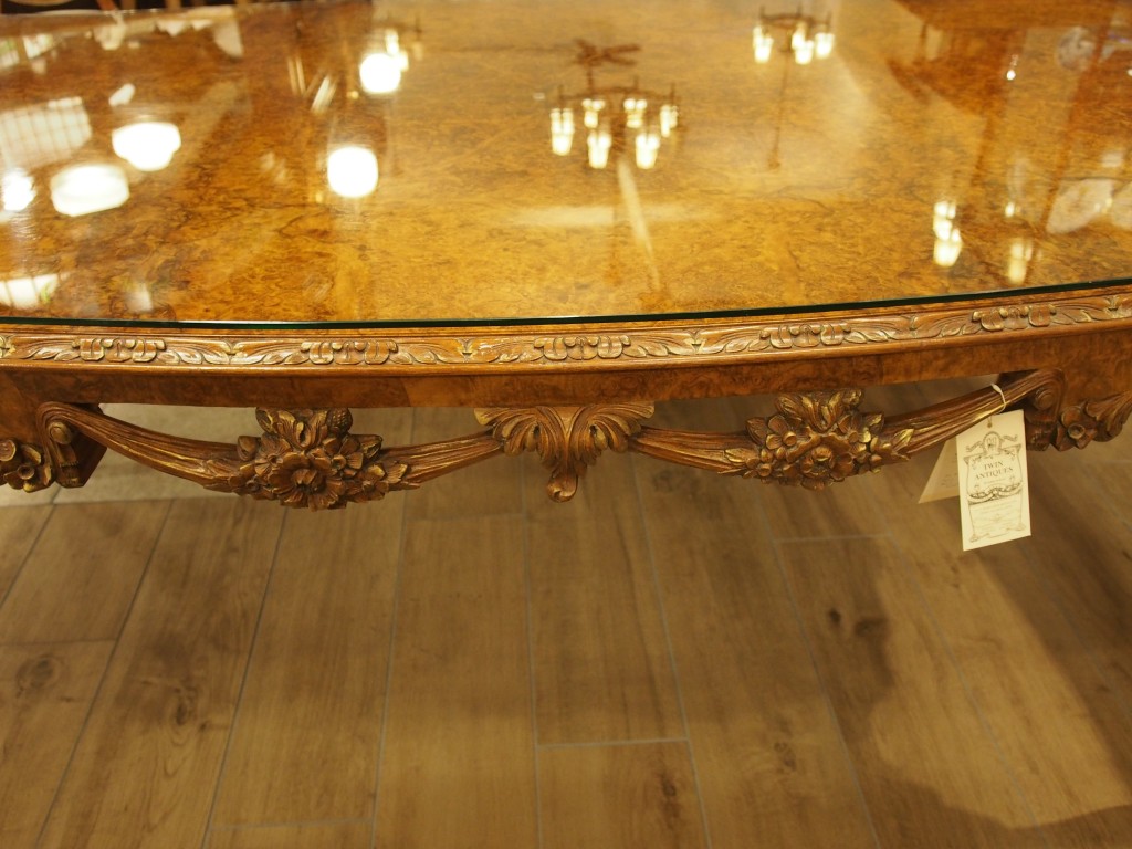 ダイニングテーブル　テーブル　ウォールナットテーブル　ネコ脚テーブル　バーウォールナット　アンティーク家具