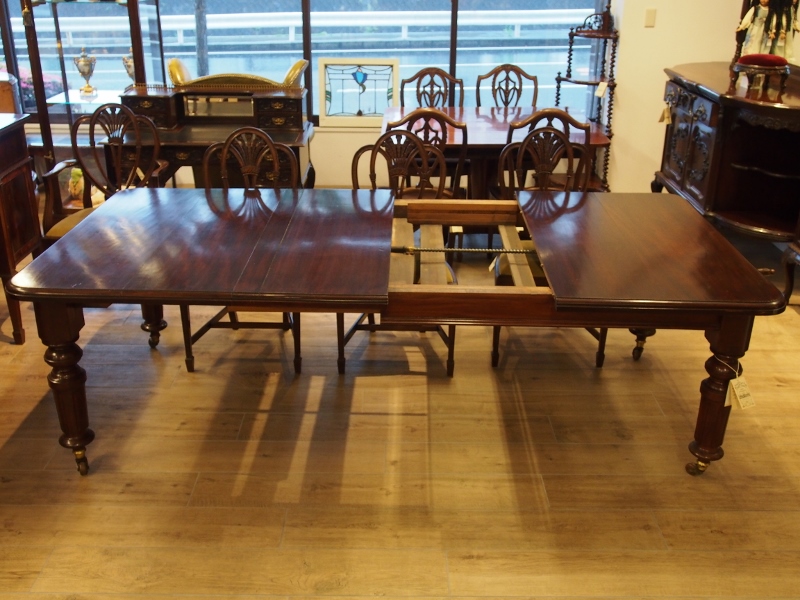 ダイニングテーブル　テーブル　マホガニー　ウィンドアウトテーブル　エクステンションテーブル　アンティーク家具　イギリスアンティーク