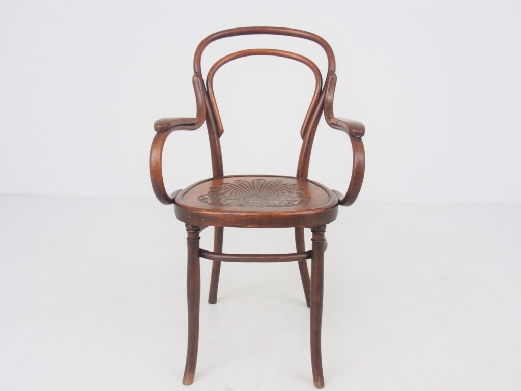アンティークチェア　ベントウッドチェア　イギリスアンティーク　アームチェア　ひじ掛け椅子　イギリス家具　bentwoodChair antiquechair