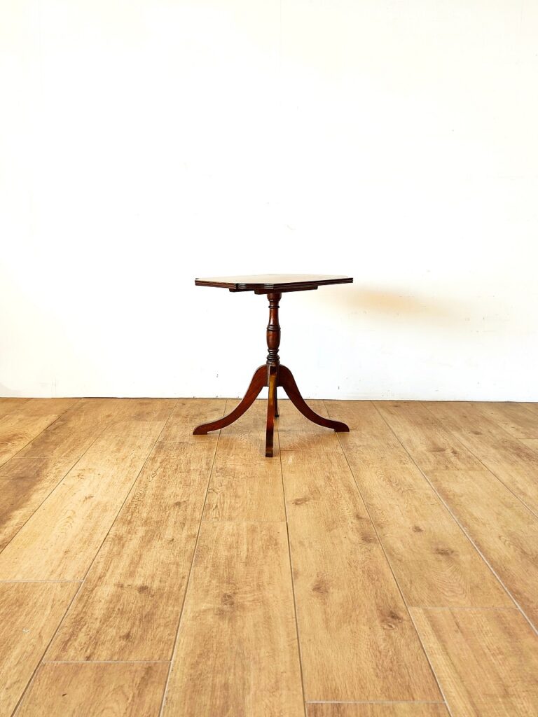 英国のエレガントなヴィンテージテーブル、杢目が美しいワインテーブル